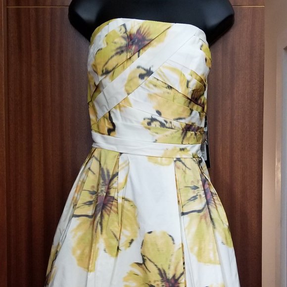 Monique Lhuillier Dresses & Skirts - NWT Monique Lhuillier strapless dress size 12